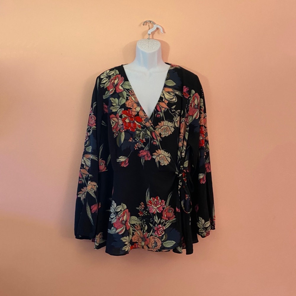 🍁City Chic Black Floral Long Sleeve Top